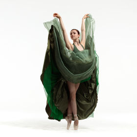 Green_dress_03 — figure reference